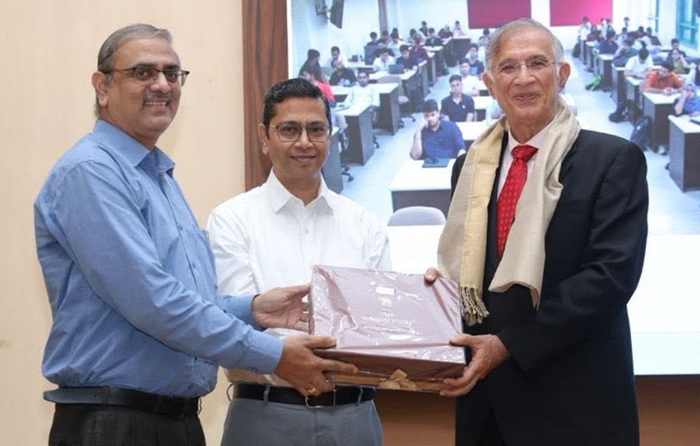 IIM Mumbai: Dr. Niranjan Hiranandani addresses incoming students
